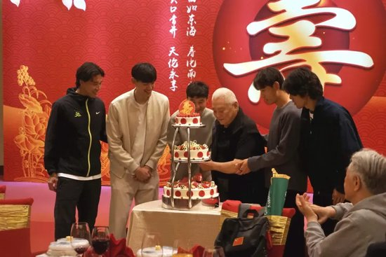 推动实体出版、影视、动漫、游戏等相关文化产业的发展。详情图