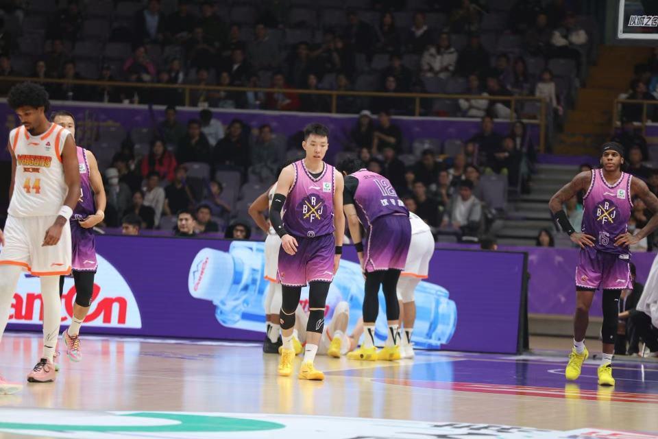 北控送江苏3连败：廖三宁17+6崴脚惊魂 沈梓捷3000篮板里程碑